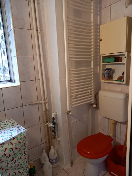 Ferentari, blocuri rosii, ap. 2 camere parter, bloc 3 etaje,