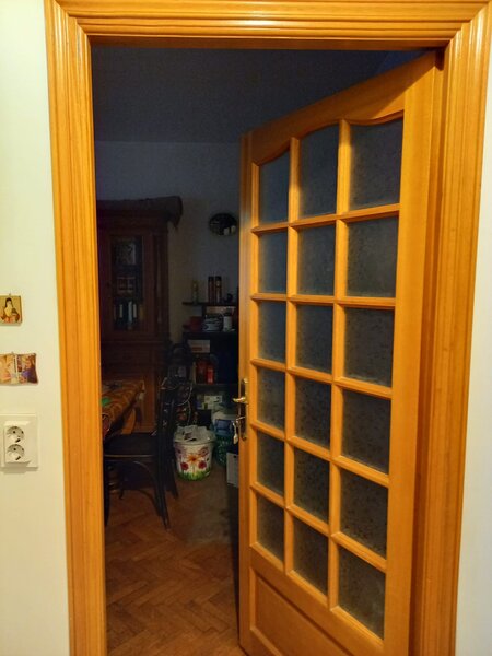 Ferentari, blocuri rosii, ap. 2 camere parter, bloc 3 etaje,