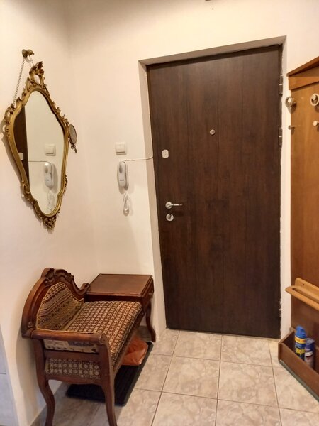 Ferentari, blocuri rosii, ap. 2 camere parter, bloc 3 etaje,