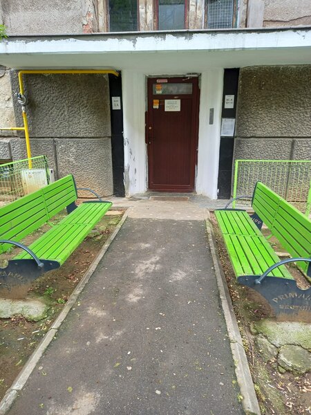 Ferentari, blocuri rosii, ap. 2 camere parter, bloc 3 etaje,